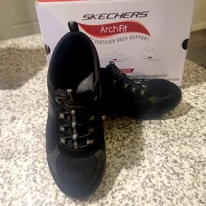 Skechers Women's Size 8 Black Sneakers